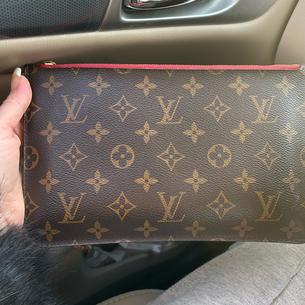 Louis Vuitton Neverfull Pochette